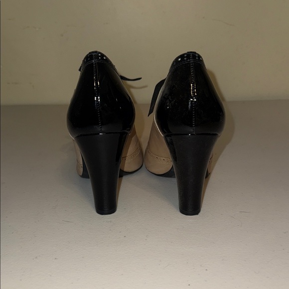 Gianni Bini Black and Tan Heeled Shoes - Picture 5 of 9